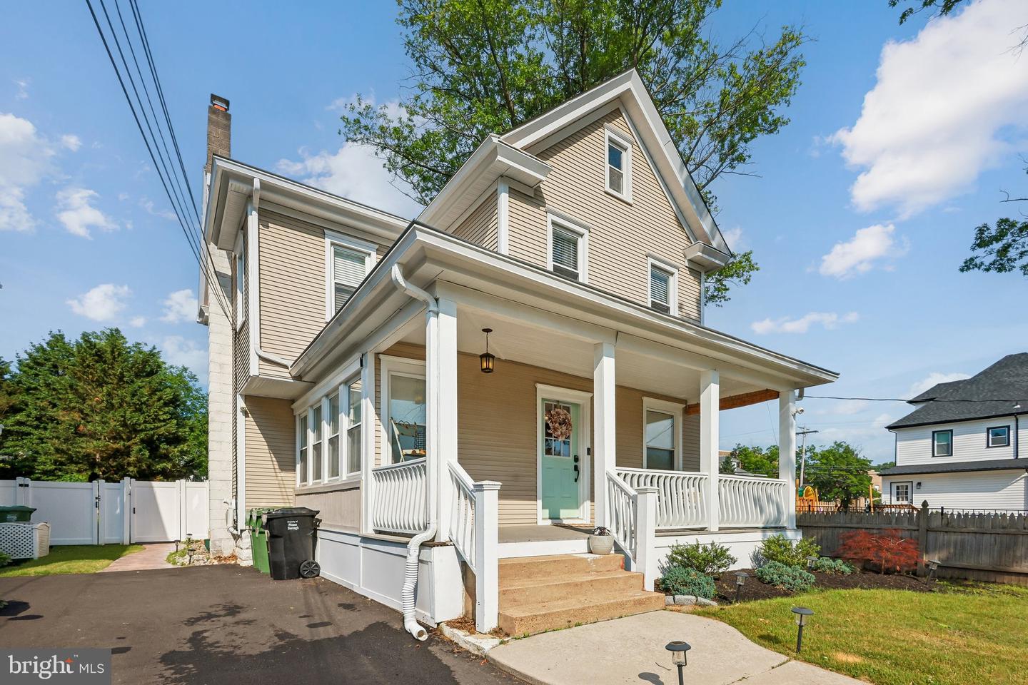 16 HIGHLAND TER Property Photo 1