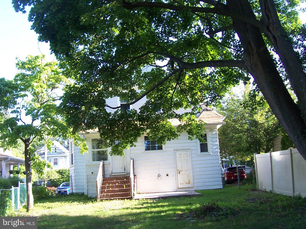 321 W Holly Ave Property Photo 2