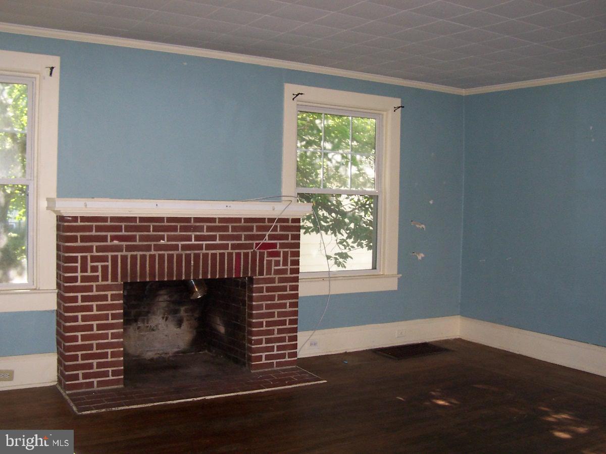 321 W Holly Ave Property Photo 4