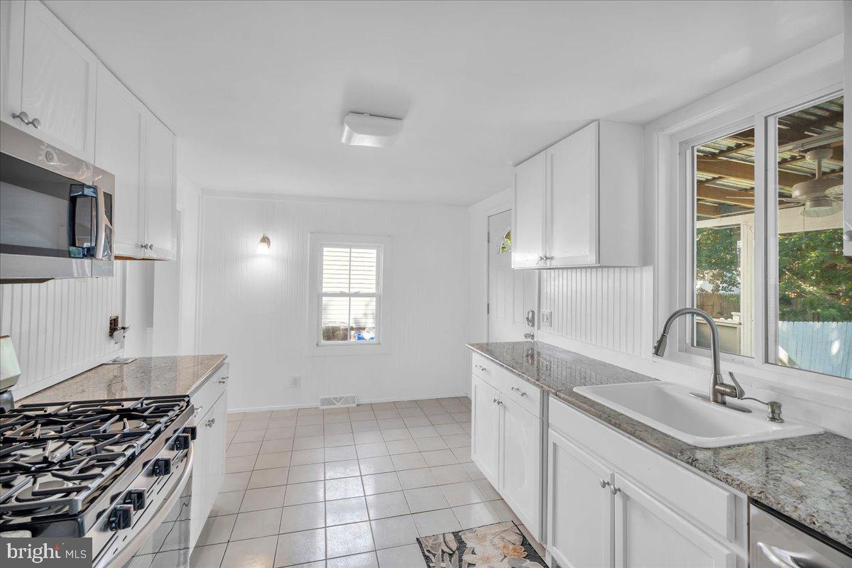64 E Centre St Property Photo 9
