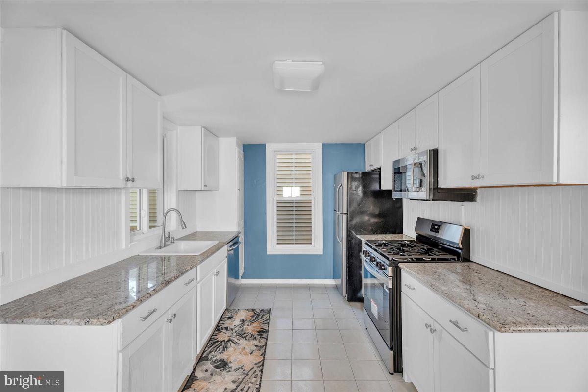 64 E Centre St Property Photo 10