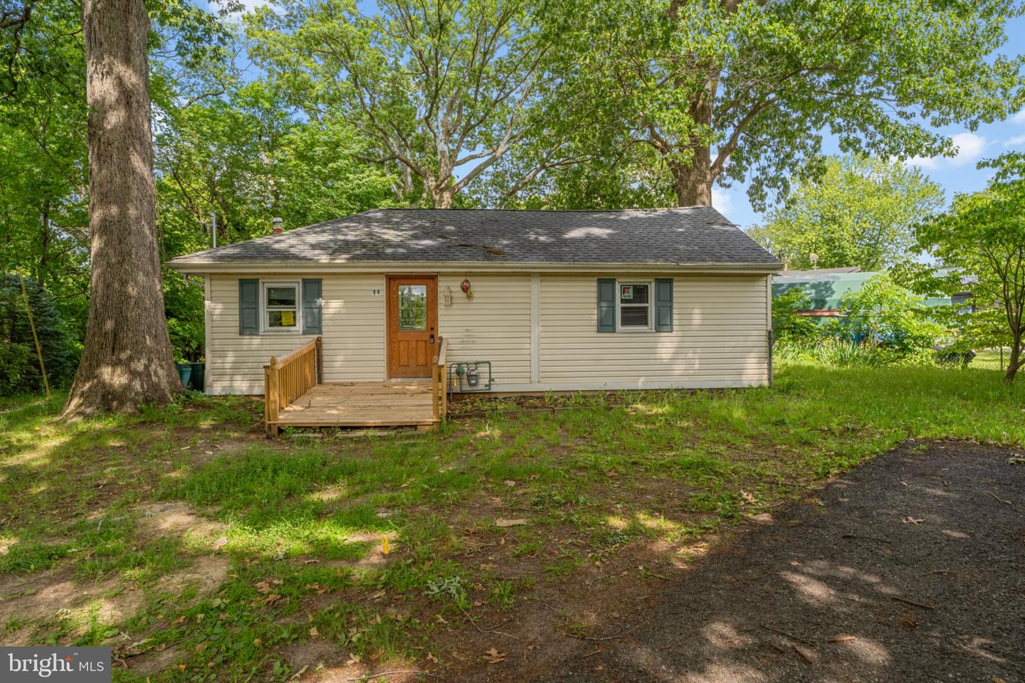 11 CONCORD AVE
