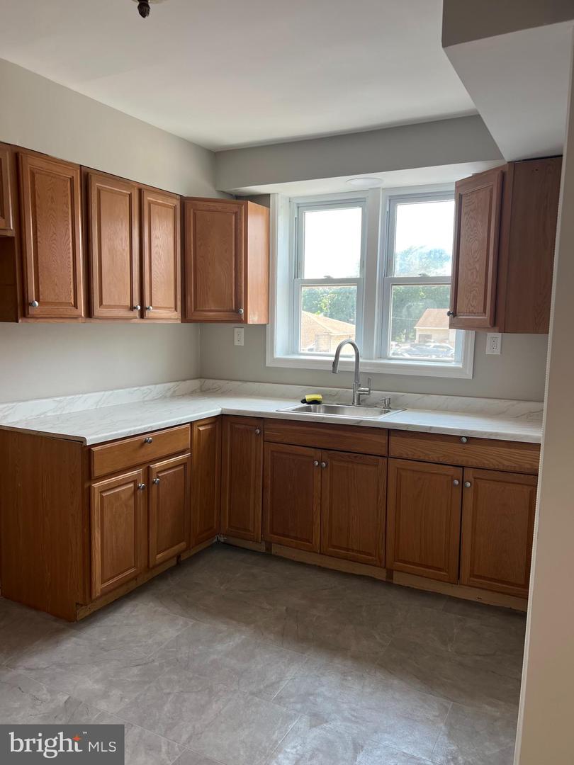 20 W High St #b Property Photo 4