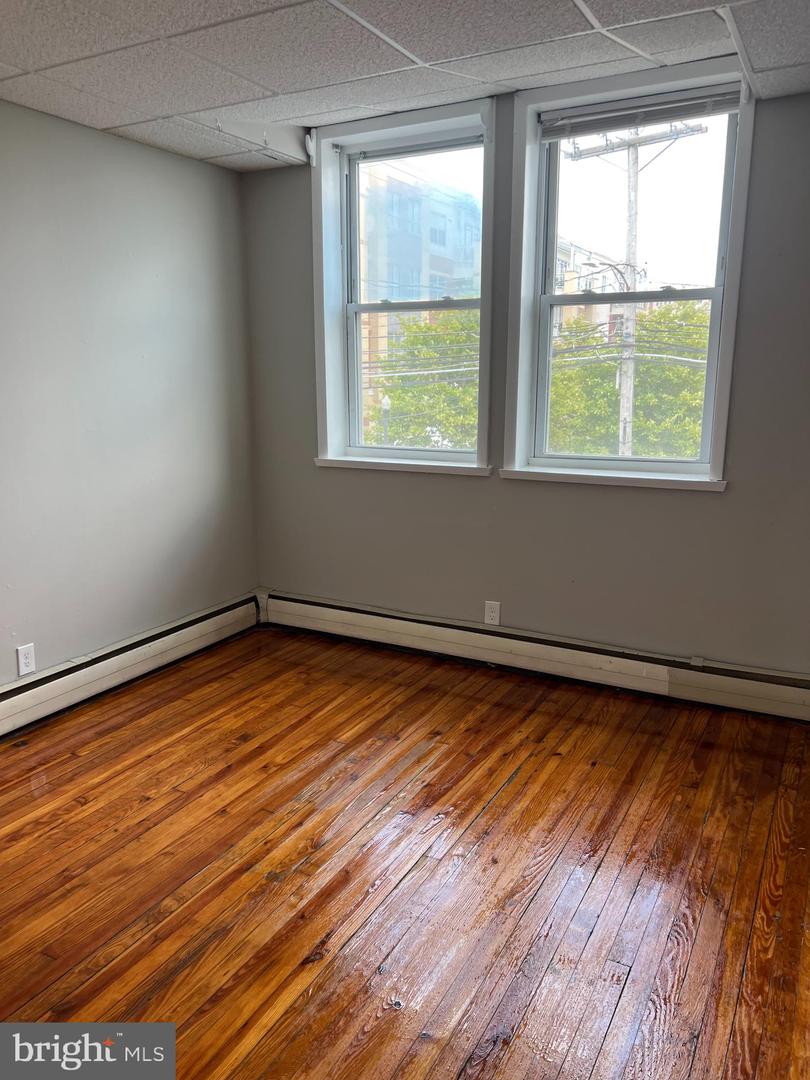 20 W High St #b Property Photo 7