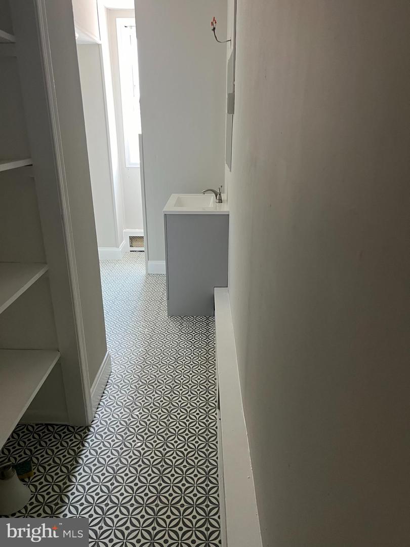 20 W High St #b Property Photo 12