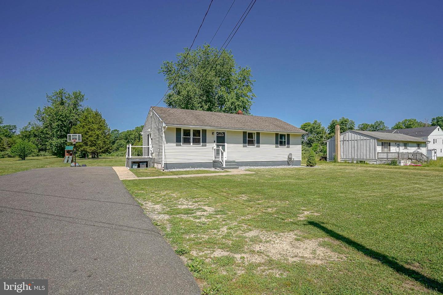 377 N Tuckahoe Rd Property Photo 1