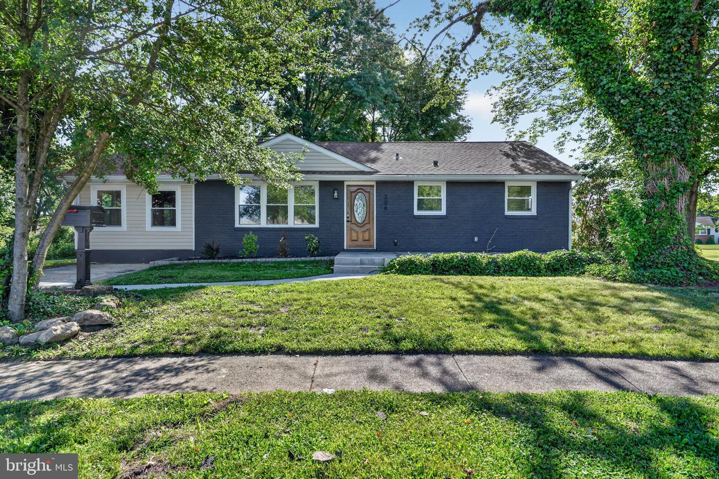 306 May Ct Property Photo 1