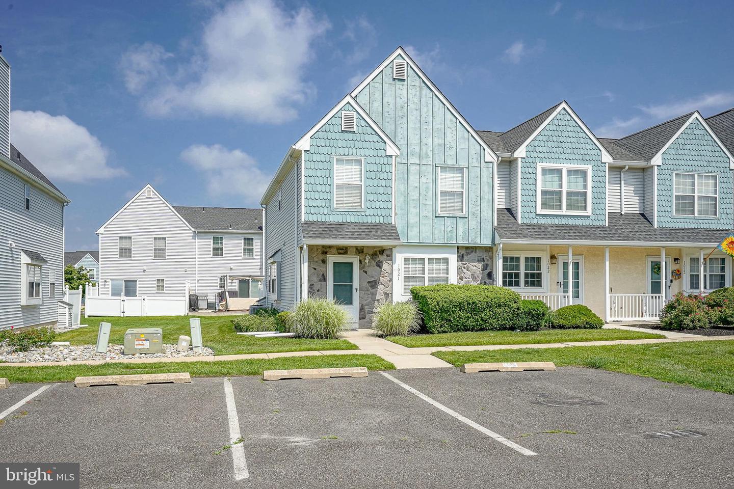 1021 Hillsboro Ct Property Photo 1
