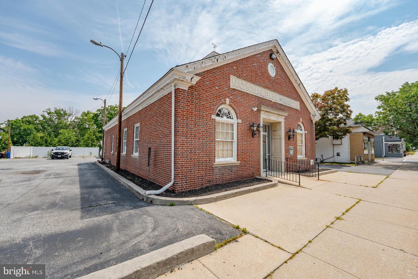 100 Mantua Blvd Property Photo 3