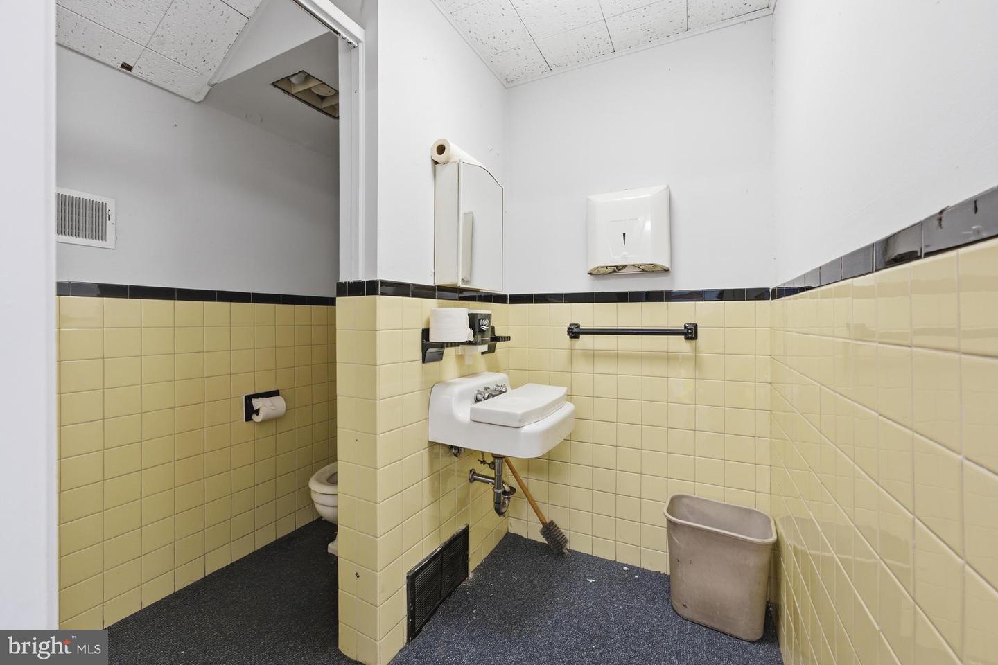 100 Mantua Blvd Property Photo 25