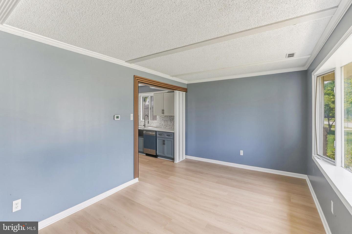 1037 Monmouth Rd Property Photo 6