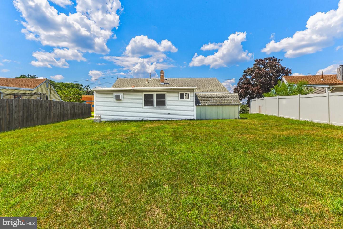1037 Monmouth Rd Property Photo 16