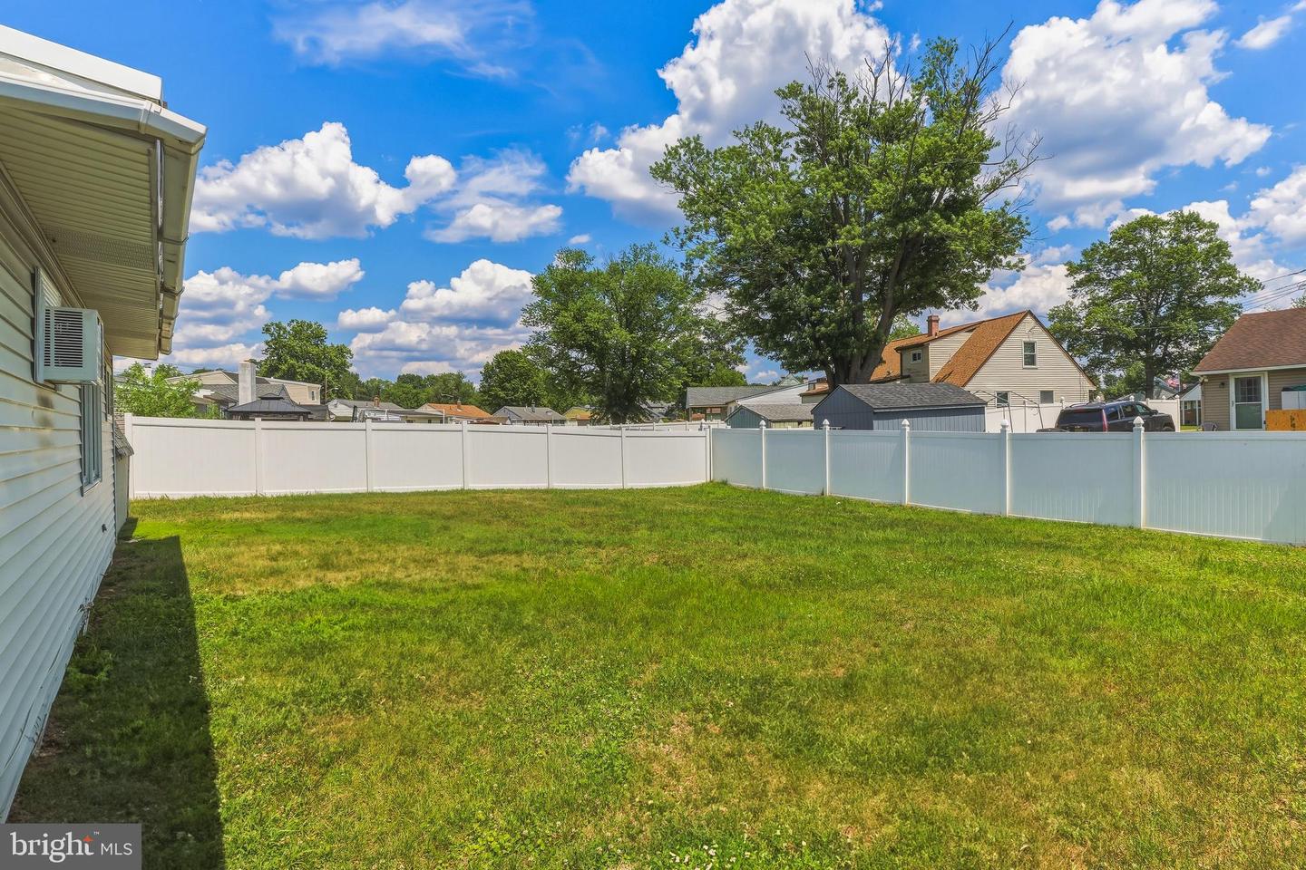 1037 Monmouth Rd Property Photo 17