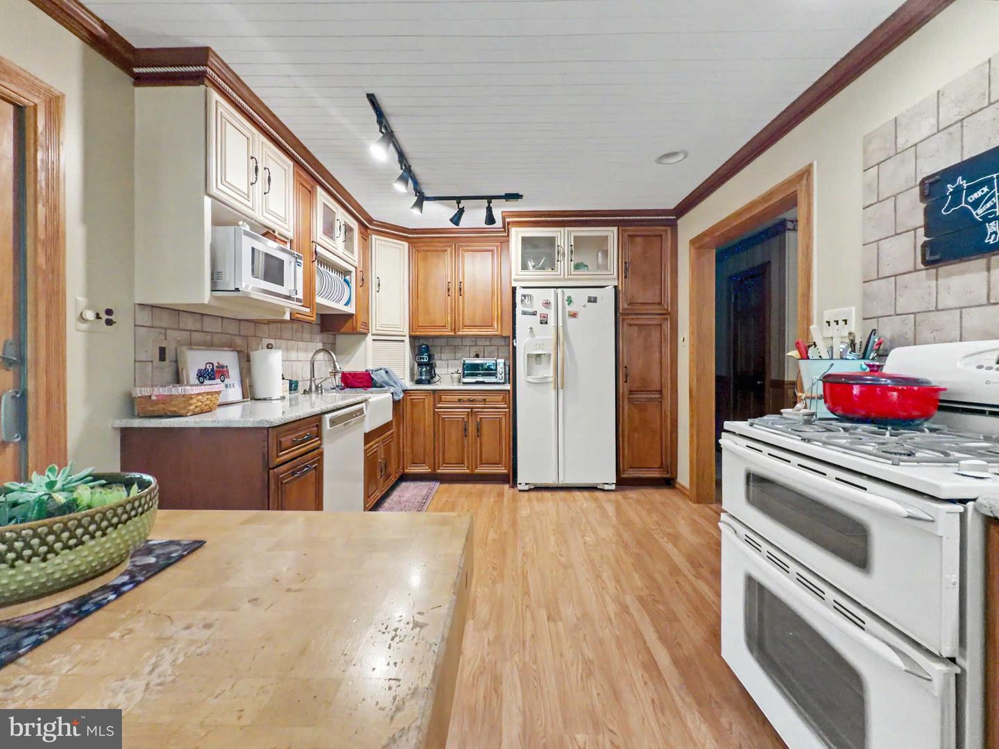 1857 Williamstown Rd Property Photo 13