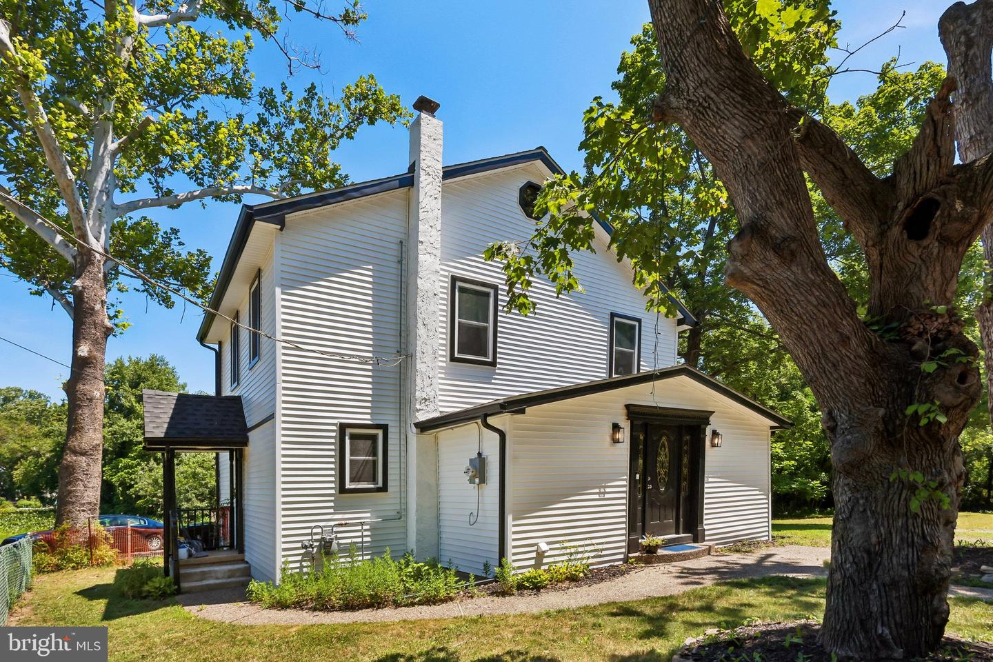 99 HICKORY AVE
