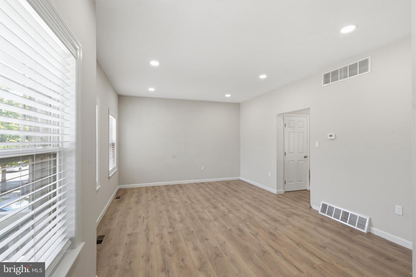33 Hopkins St Property Photo 5