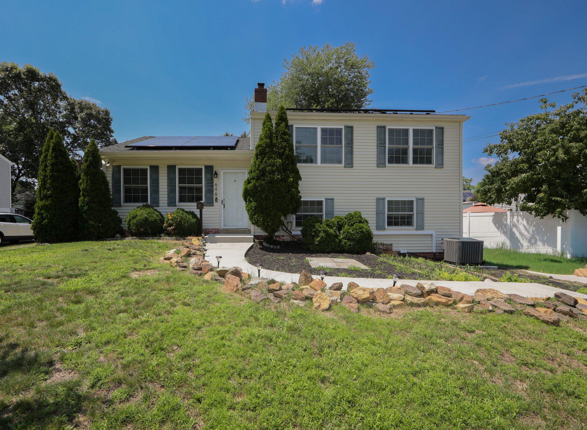 648 Princeton Blvd Property Photo 1