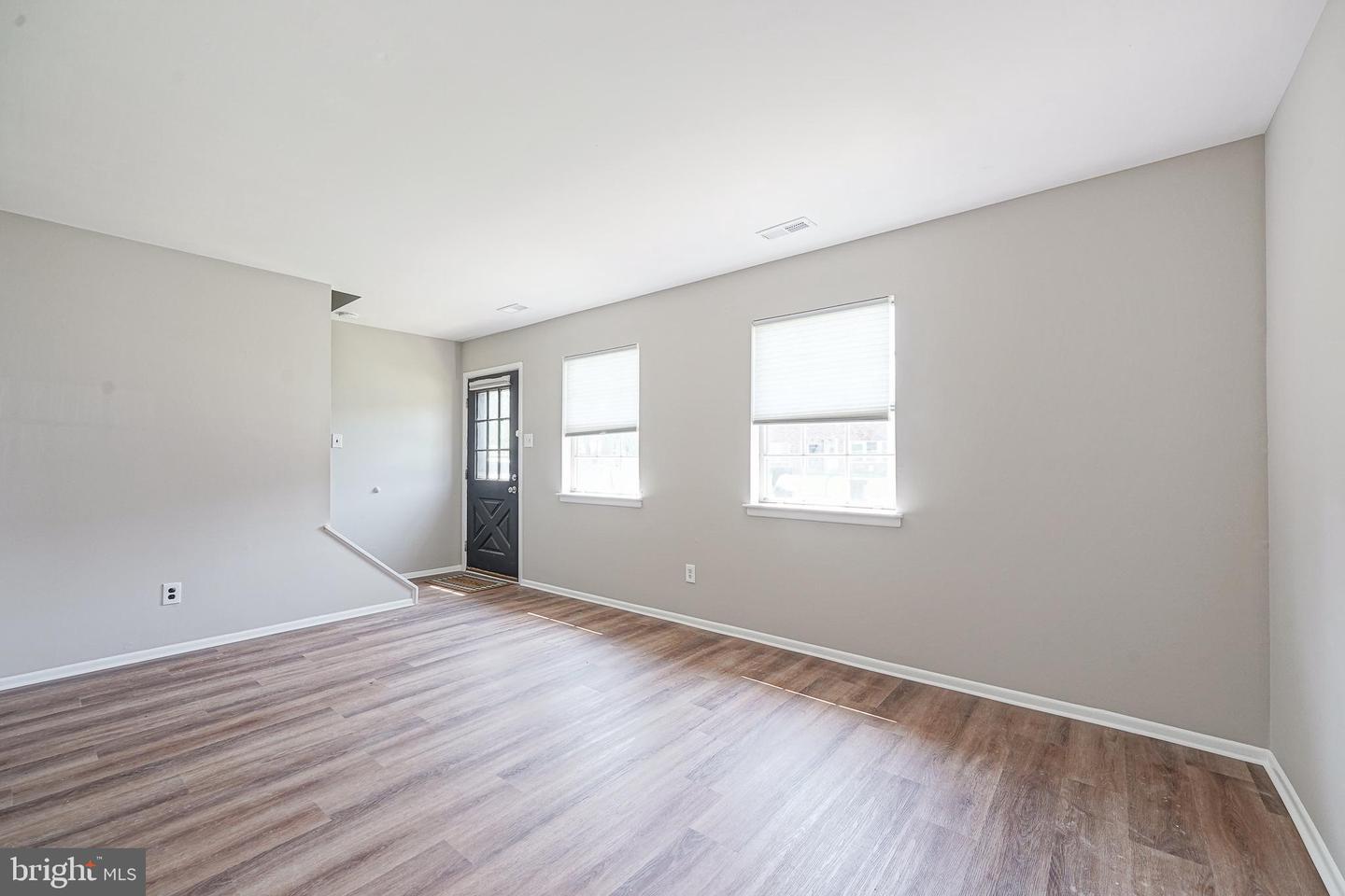15 Fomalhaut Ct Property Photo 5
