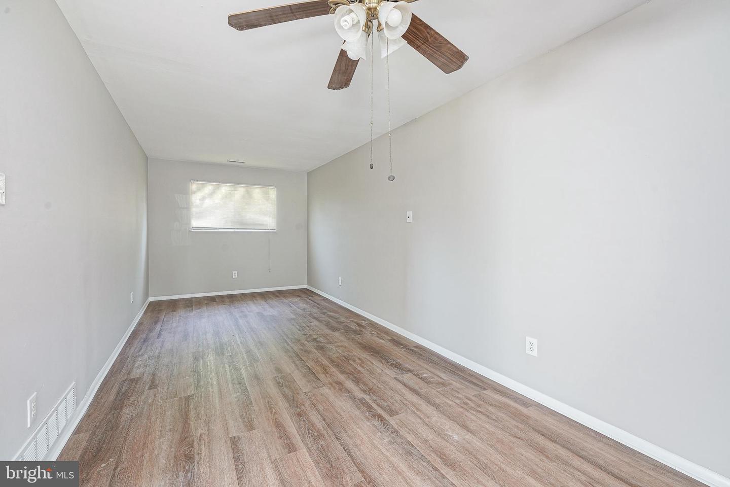 15 Fomalhaut Ct Property Photo 7