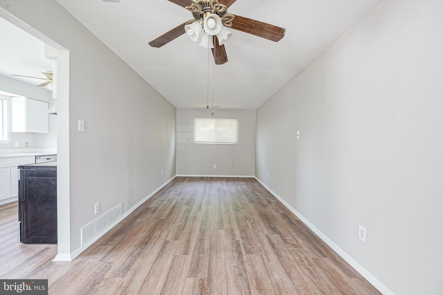 15 Fomalhaut Ct Property Photo 8
