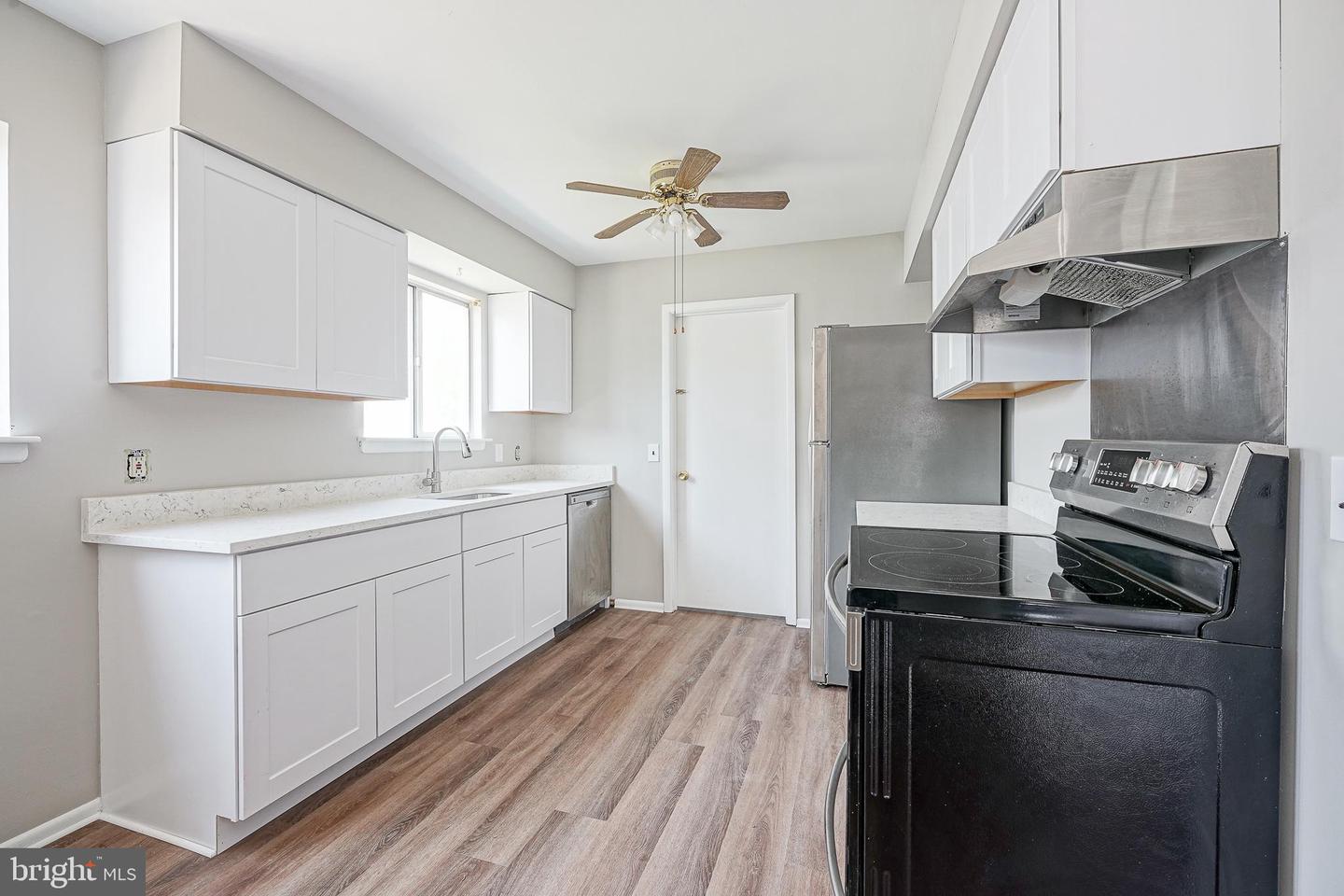 15 Fomalhaut Ct Property Photo 12