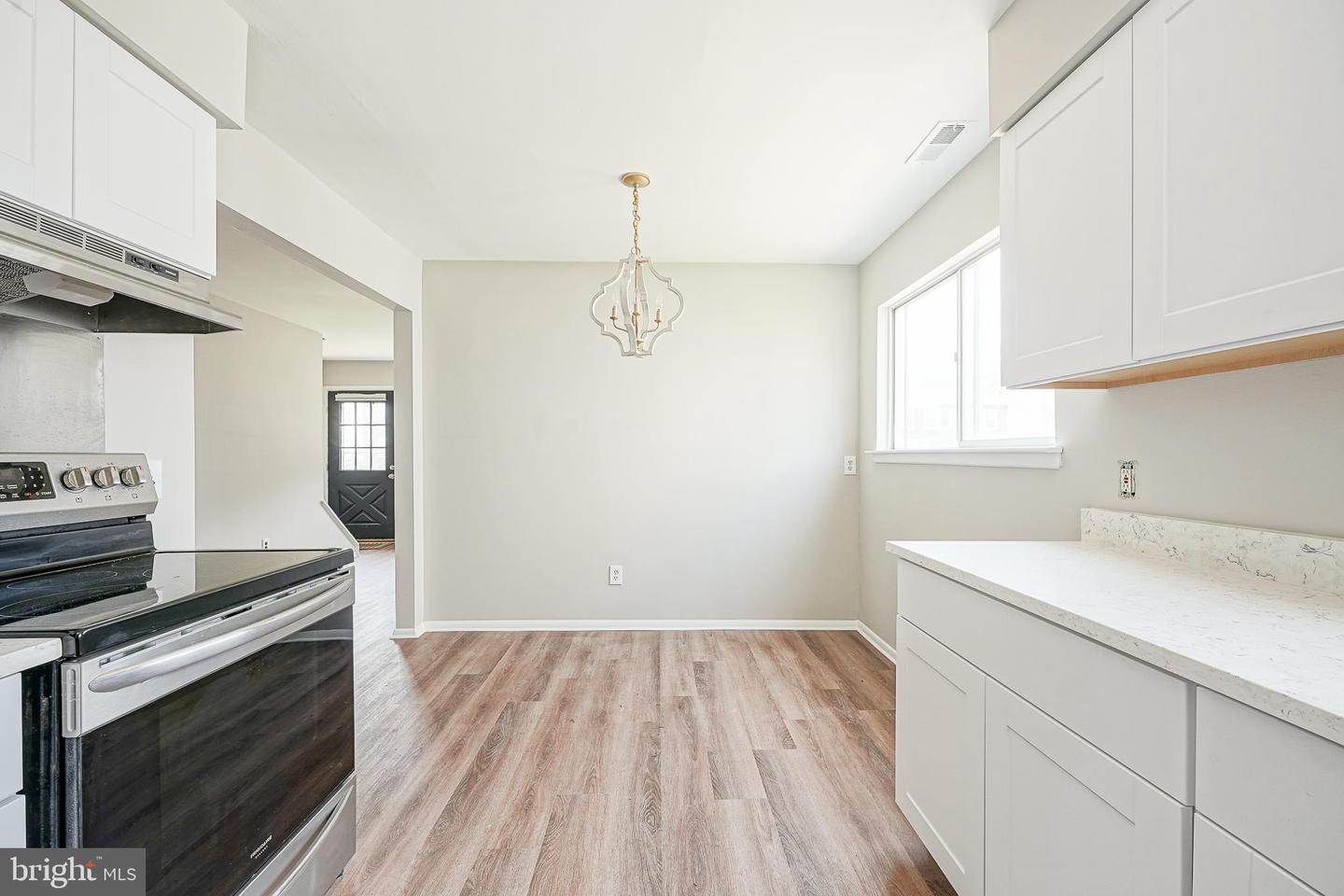 15 Fomalhaut Ct Property Photo 14