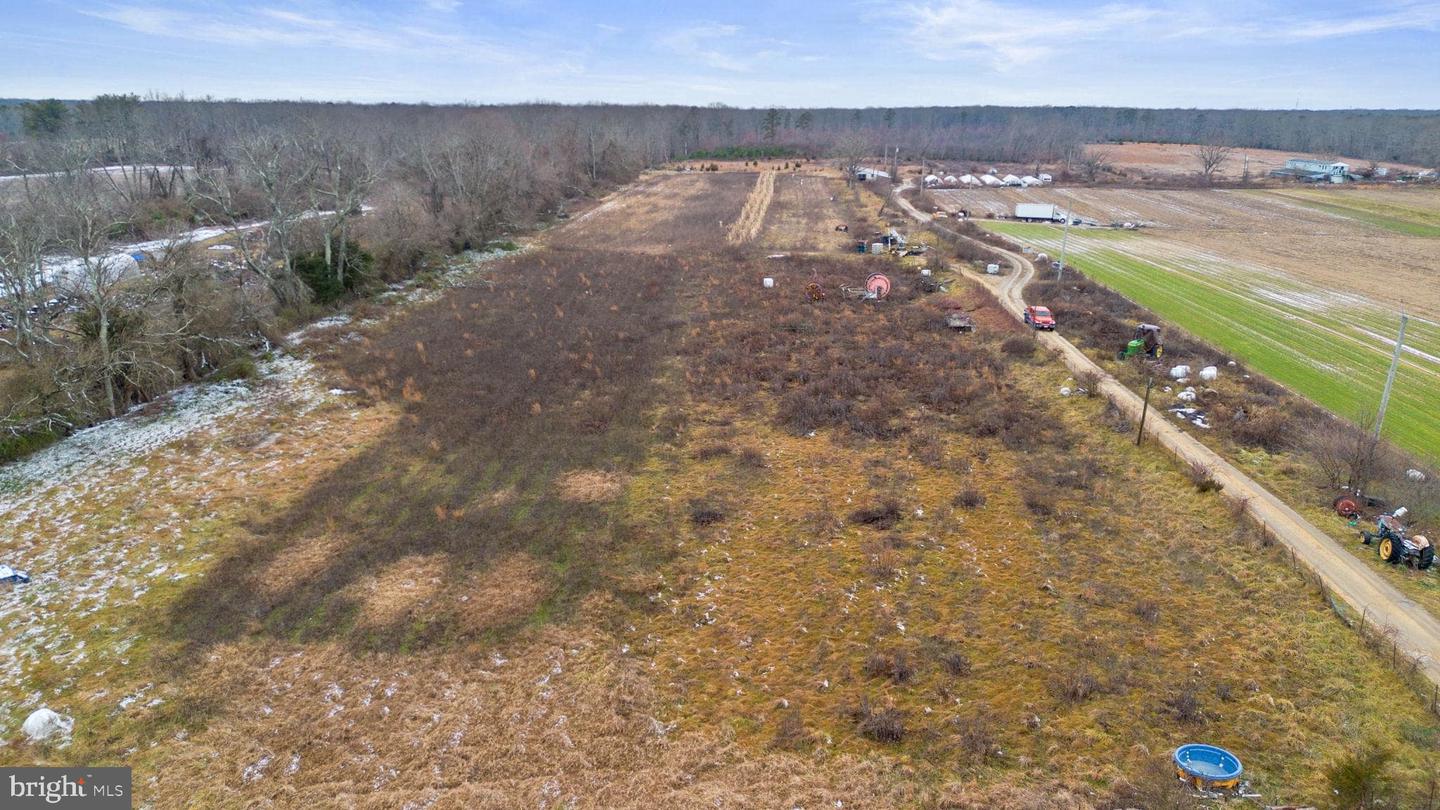 2090 Blue Bell Rd Property Photo 7
