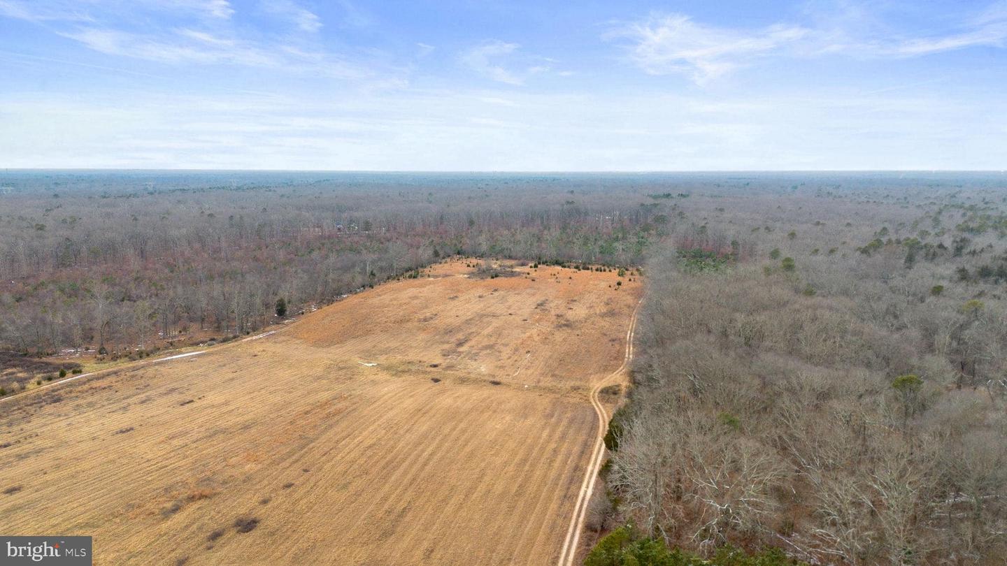 2090 Blue Bell Rd Property Photo 9