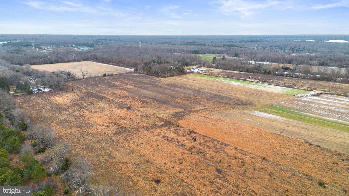 2090 Blue Bell Rd Property Photo 10