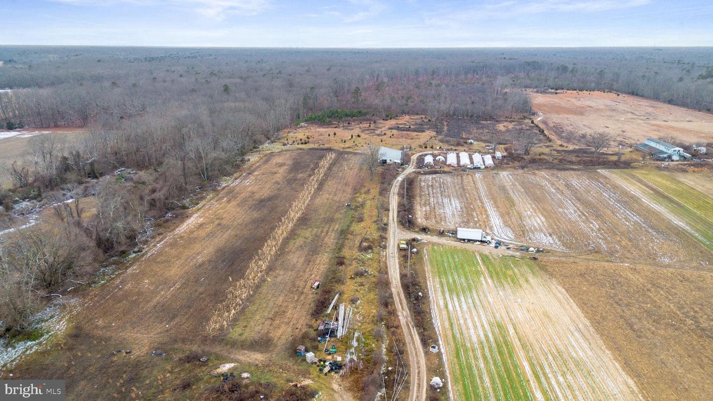 2090 Blue Bell Rd Property Photo 13