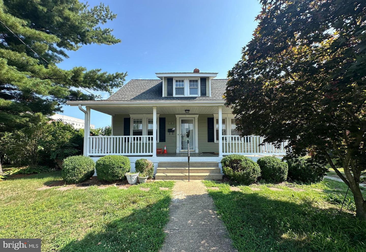 15 COLLEGE AVE Property Photo 1