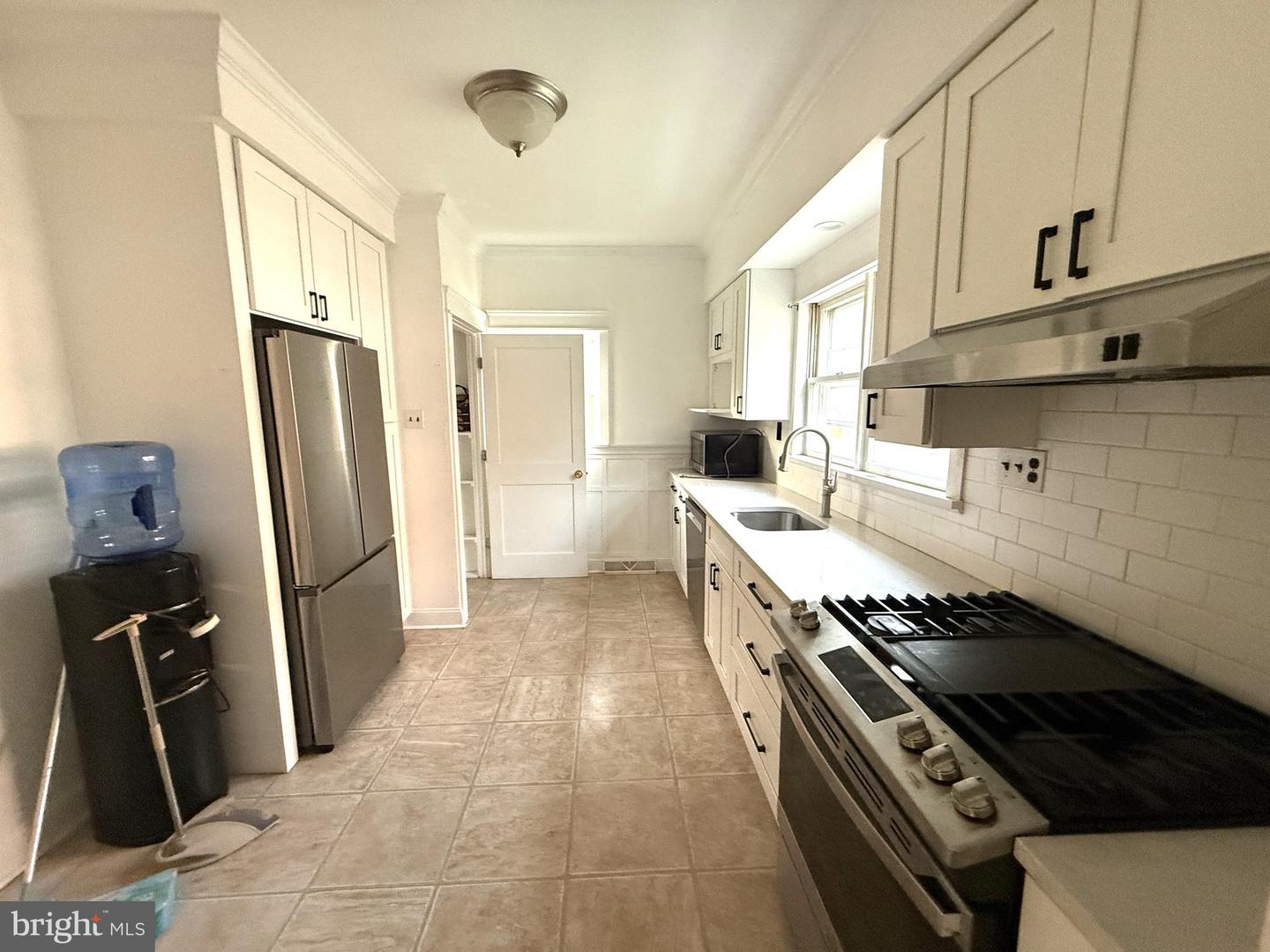 15 College Ave Property Photo 4