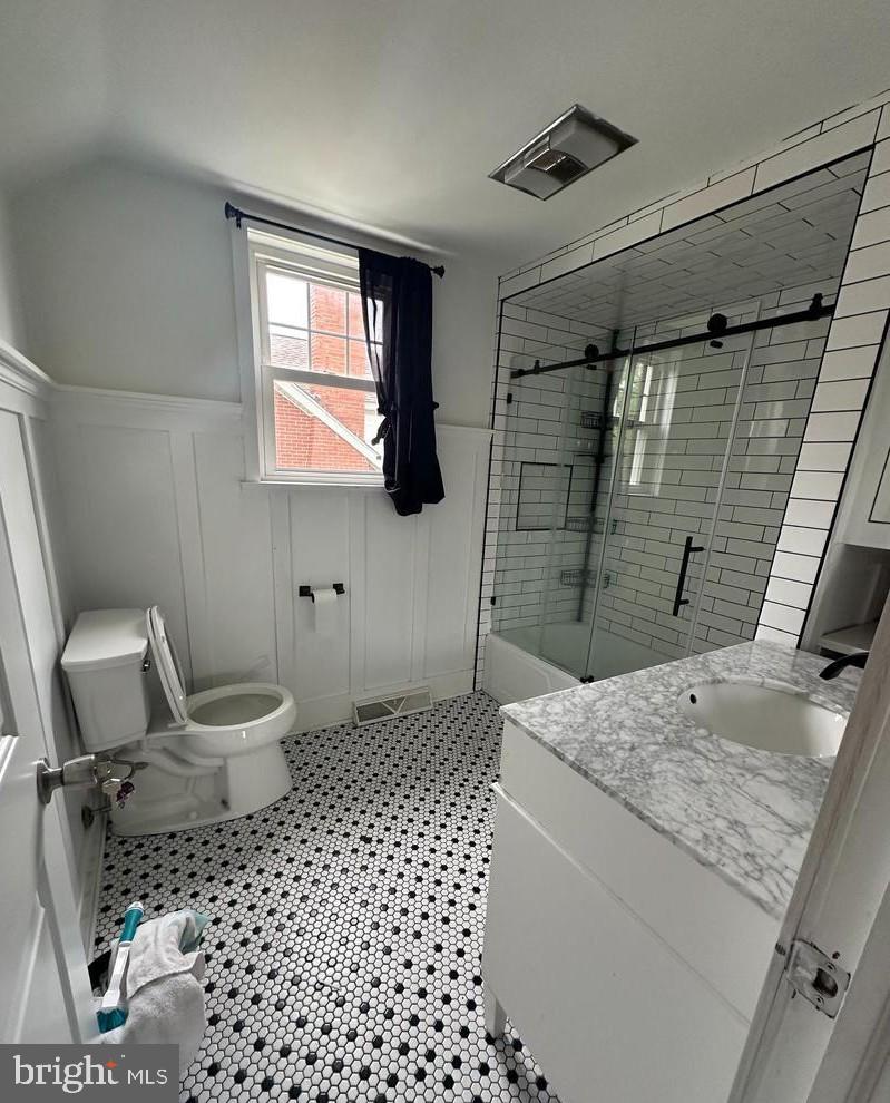 15 College Ave Property Photo 7
