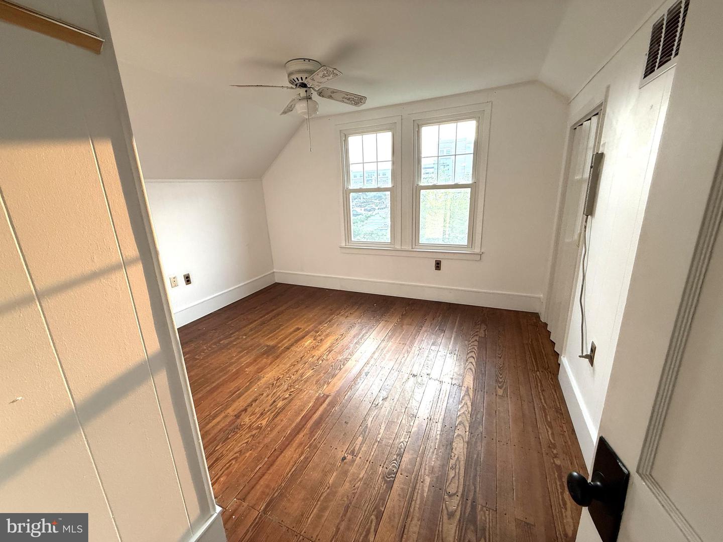 15 College Ave Property Photo 8