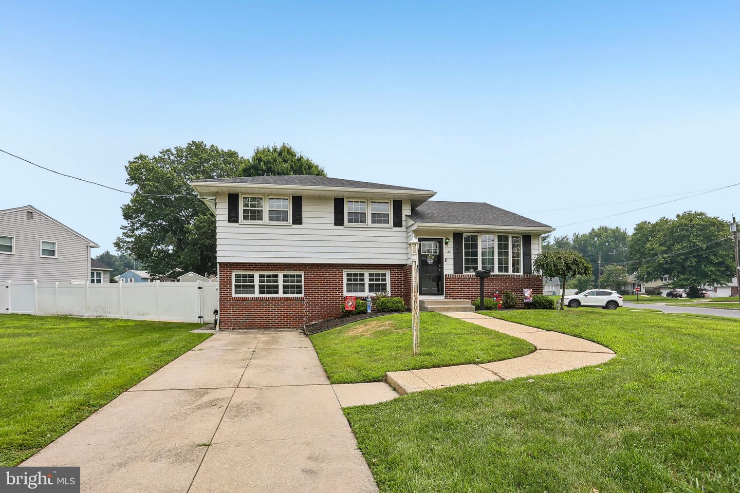 28 Cherry Ln Property Photo 1