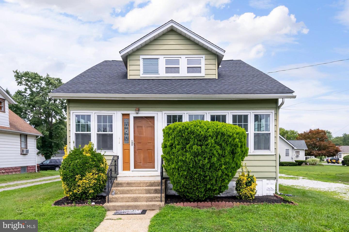 16 MANTUA RD