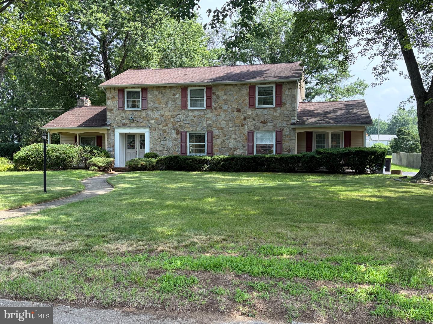 8 Colonial Dr Property Photo 1