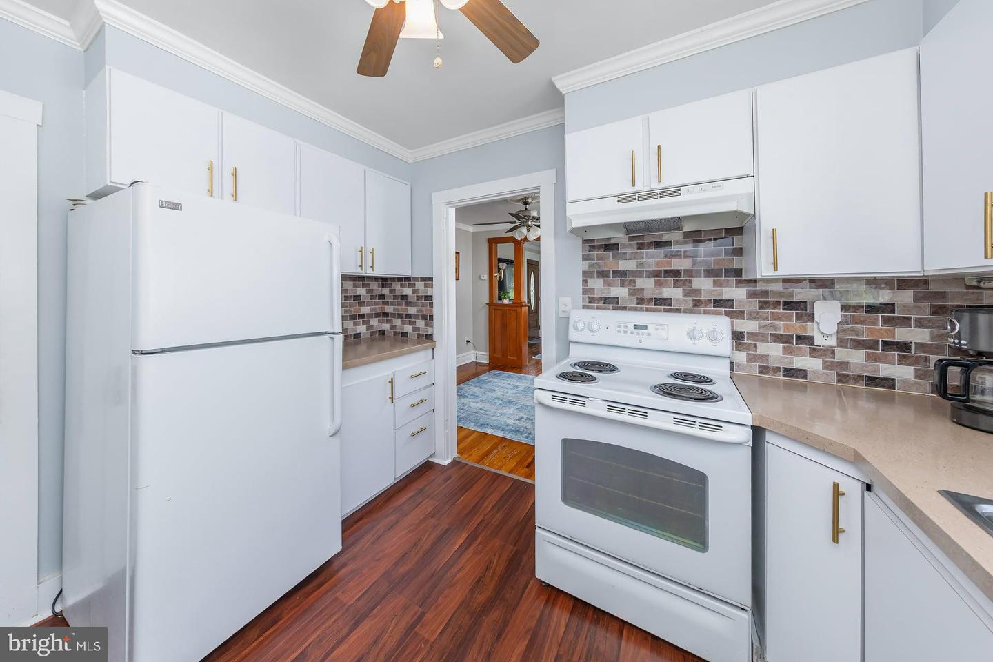 38 Pine St Property Photo 10