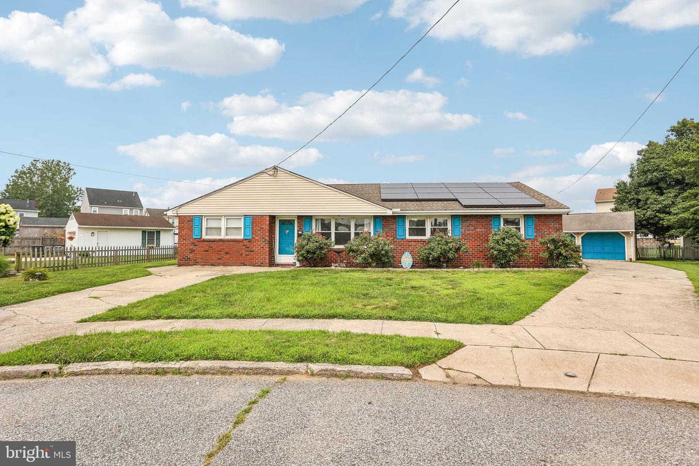 73 Troy Ave Property Photo 1