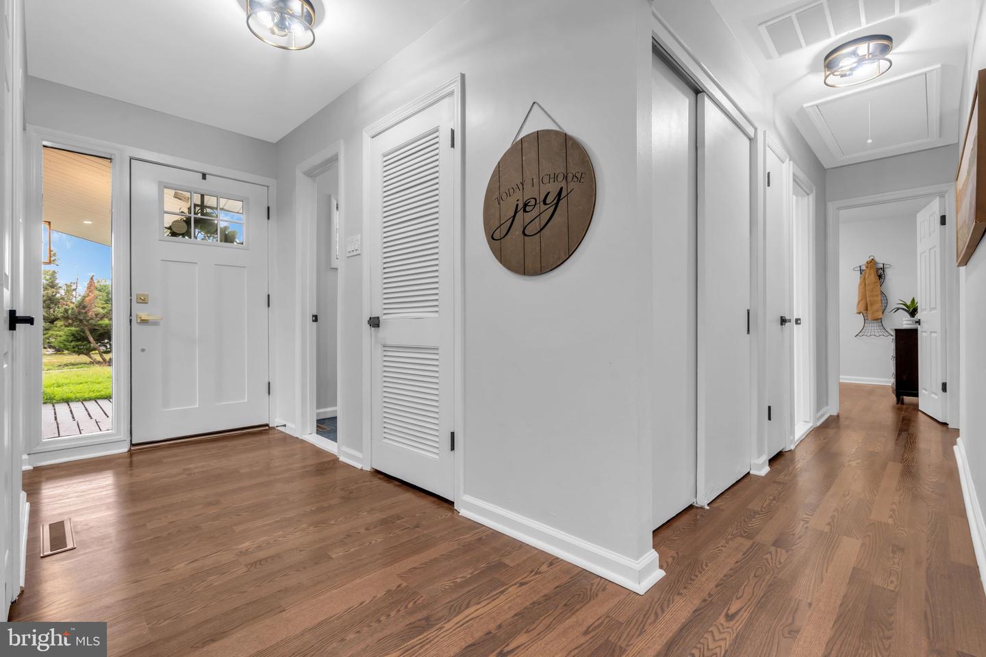460 Second St Property Photo 3
