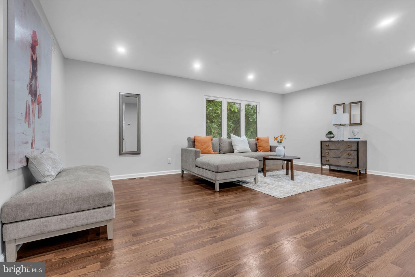 460 Second St Property Photo 4