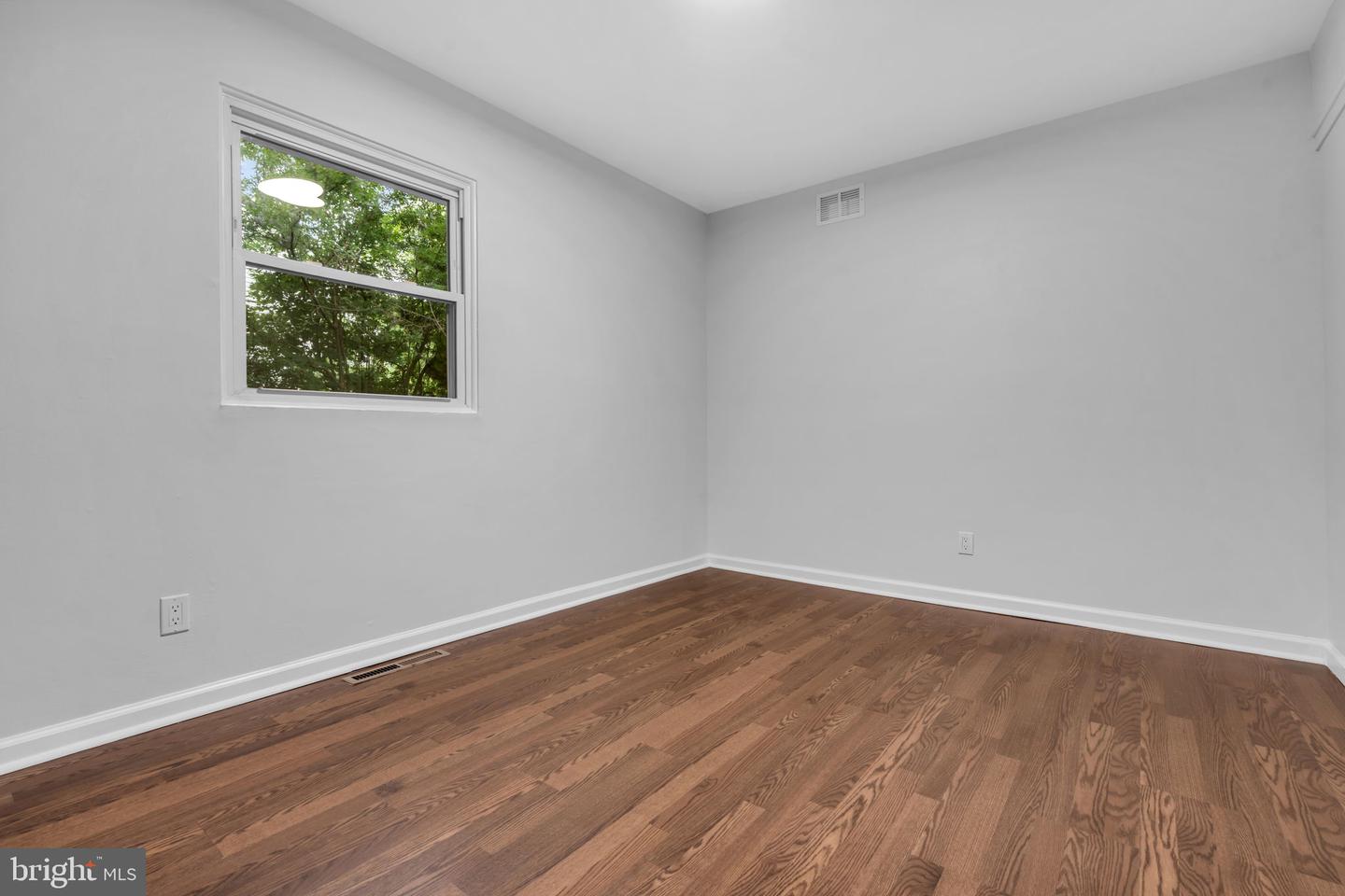 460 Second St Property Photo 23