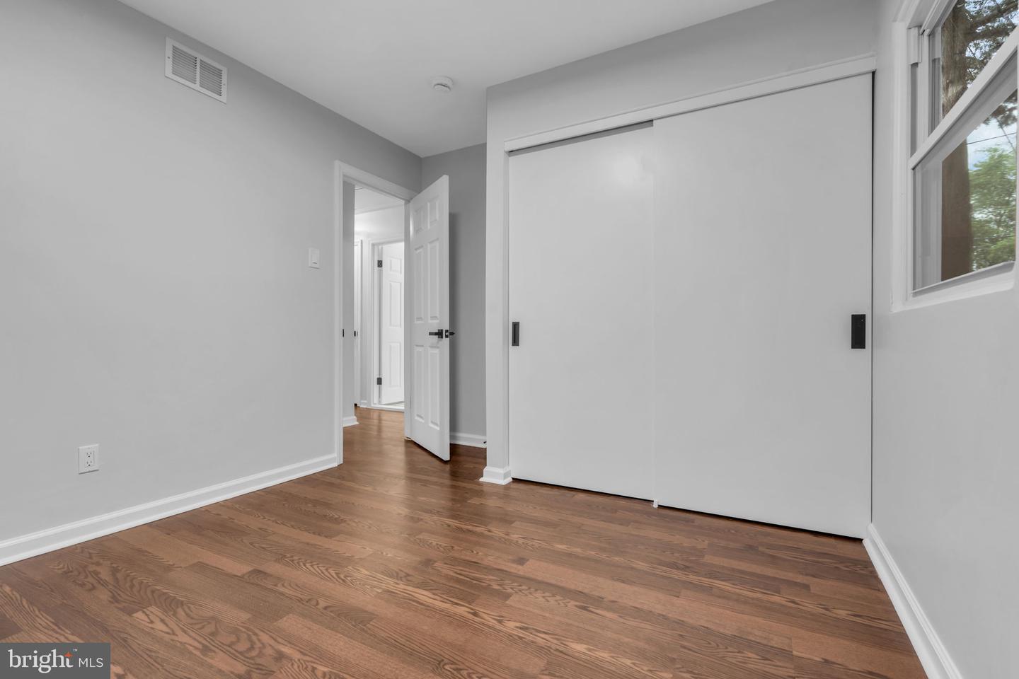460 Second St Property Photo 27