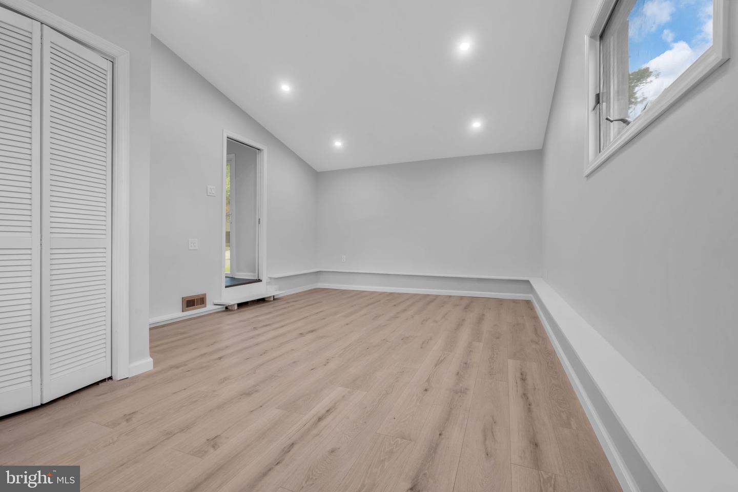 460 Second St Property Photo 31