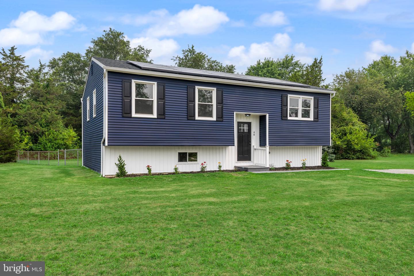 48 Lay Dr Property Photo 1