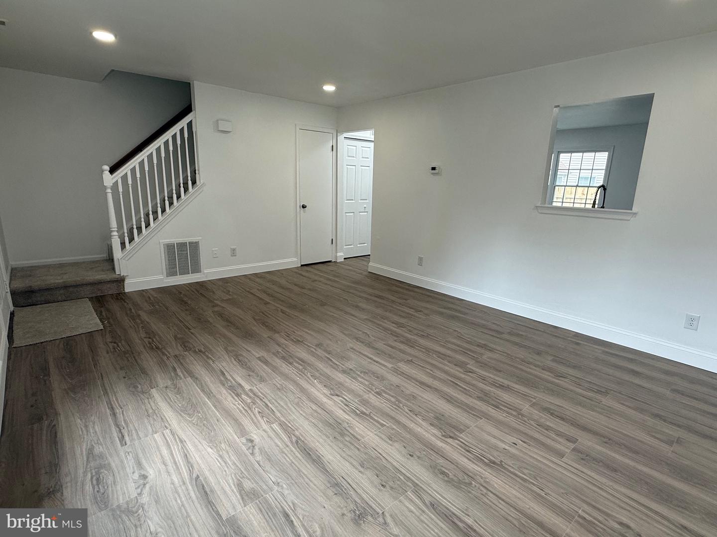 5 Genard Ct Property Photo 4