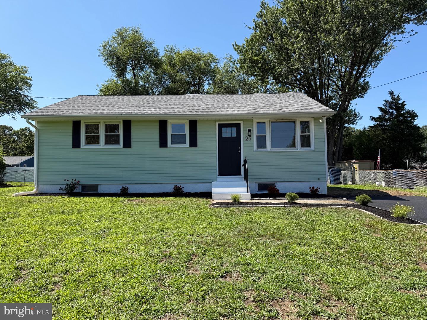 25 Theresa Ln Property Photo 1
