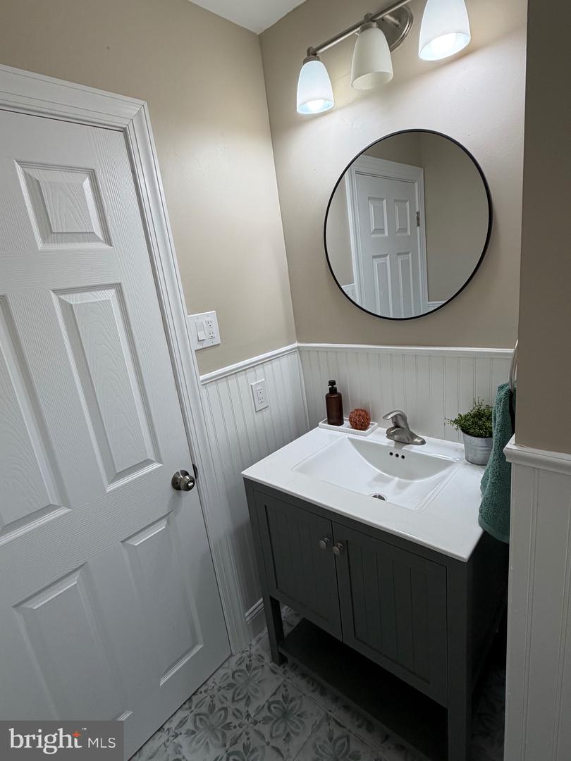 25 Theresa Ln Property Photo 8