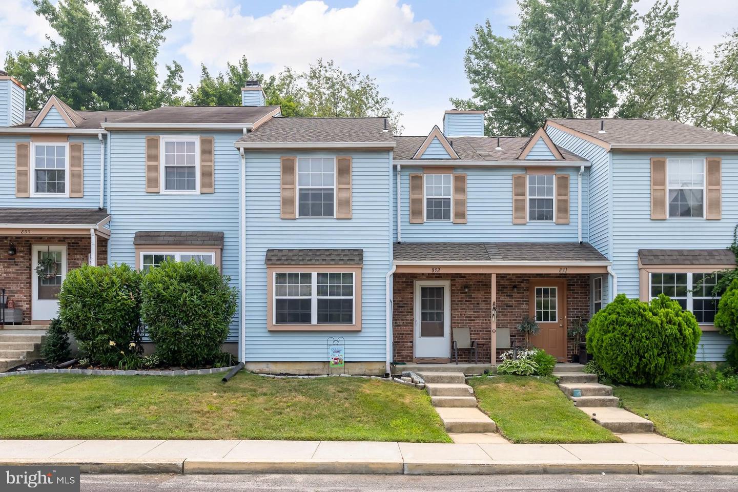 832 SAINT REGIS CT