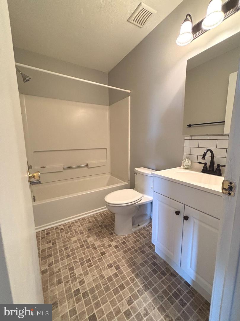 2502 Thistledown Ct Property Photo 7